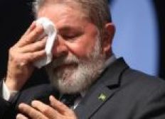 Imagem de Defesa de Lula pede suspensão de investigação sobre tríplex ao Supremo