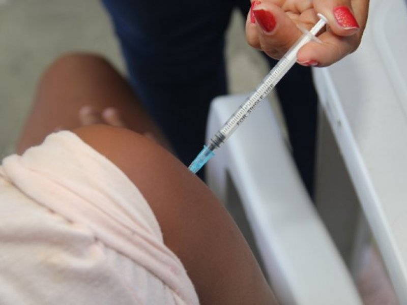 Imagem de Brasil recebe 1,3 milhão de doses de vacina contra Covid-19