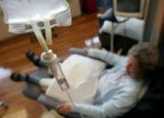 Imagem de Médico que receitou quimioterapia para pacientes saudáveis é condenado
