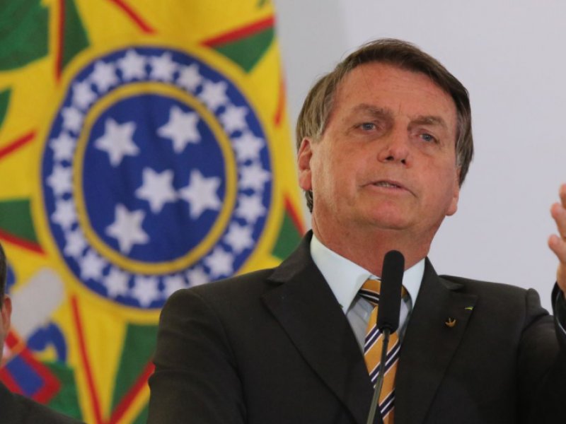 Imagem de Bolsonaro garante não ter "nada a ver" com compra de kit de robótica para escolas sem água