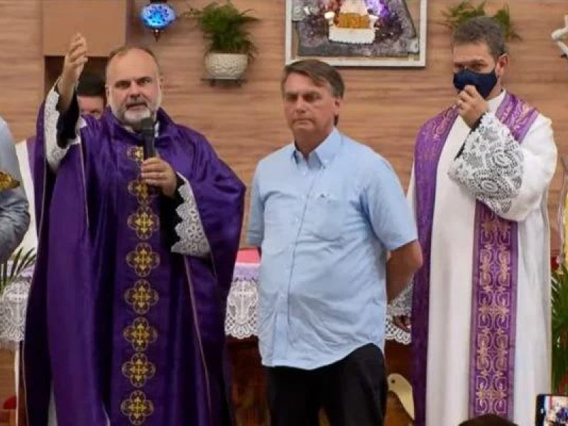 Imagem de Presidente participa de missa no interior do Paraná