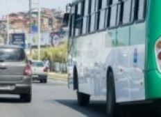 Imagem de Passageiros reagem e espancam assaltante de ônibus na Av . Paralela 