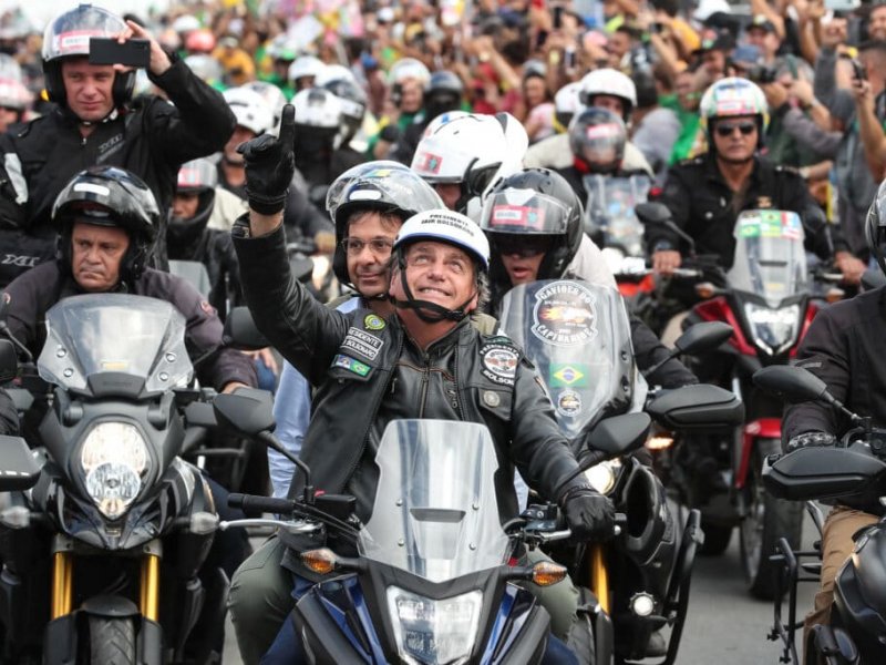 Imagem de Bolsonaro participa de motociata nesta Sexta-Feira Santa