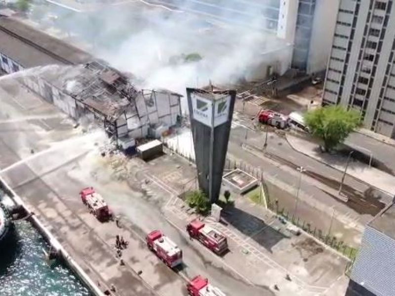 Imagem de Incêndio na Codeba é controlado; Bombeiros iniciam rescaldo