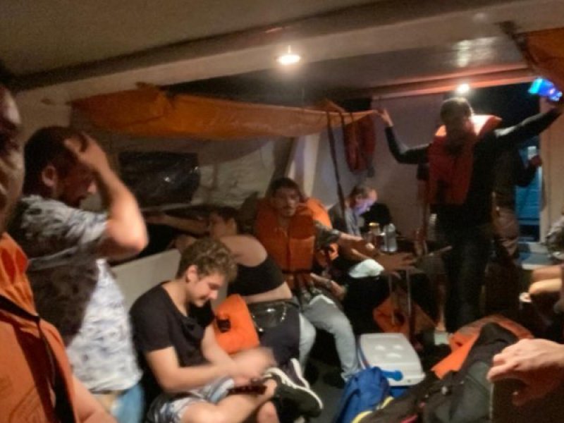 Imagem de Integrantes da banda Estakazero ficam à deriva em alto mar; veja vídeo