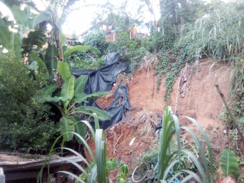 Imagem de Deslizamento de terra preocupa moradores no bairro de Paripe: "Tragédia anunciada"
