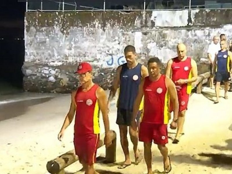 Imagem de Dois adolescentes de 15 anos morrem afogados na praia da Ribeira
