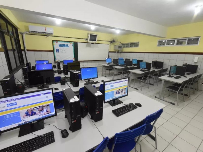 Imagem de EJA Profissionalizante oferece capacitação para 2,1 mil alunos da rede municipal