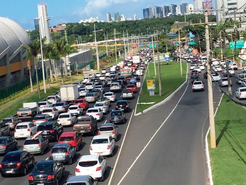 Imagem de Trânsito em Salvador: Manifestação deixa fluxo lento na Via Regional