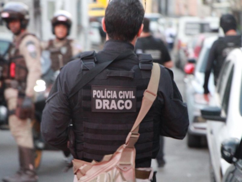 Imagem de Quatro pessoas são presas e armas são apreendidas em operação em Pernambués