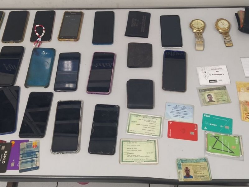 Imagem de  Grupo é preso com 16 celulares furtados em show no interior da Bahia