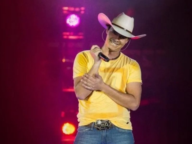 Imagem de Aleksandro, da dupla com Conrado, é uma das vítimas do acidente de ônibus