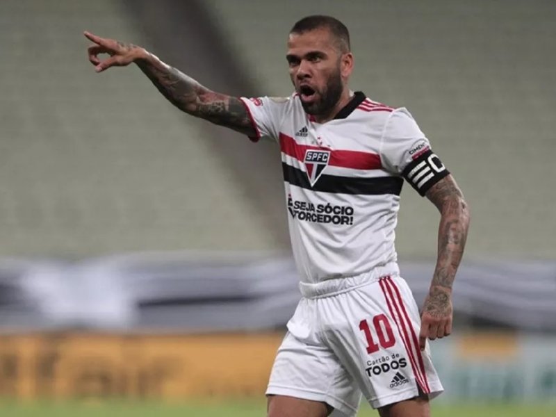 Imagem de Após críticas, São Paulo avalia tomar medidas jurídicas contra Daniel Alves