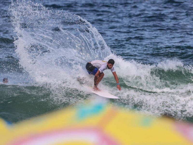 Imagem de Quartas de final abrem domingo decisivo do Circuito Brasileiro de Surfe em Stella Maris