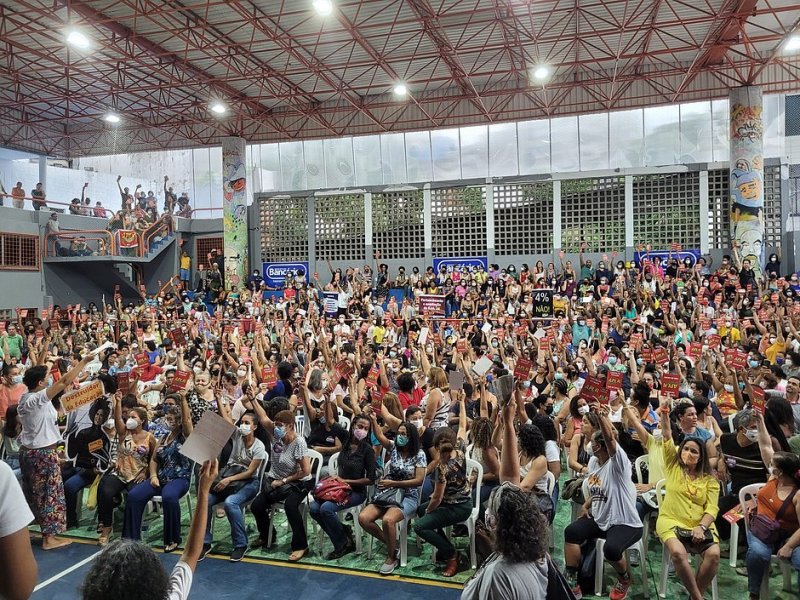 Imagem de Professores da rede municipal iniciam greve por tempo indeterminado