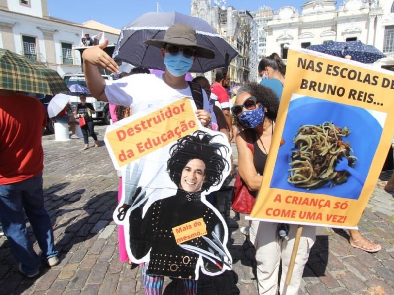 Imagem de Professora traveste Bruno Reis de ‘Mãos de Tesoura’: ‘Destruidor da educação’ 
