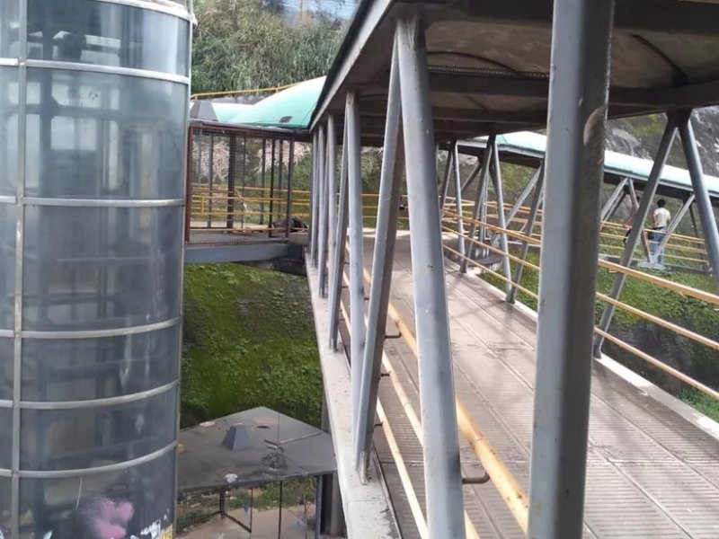 Imagem de Homem é baleado em passarela na Avenida Heitor Dias, em Salvador