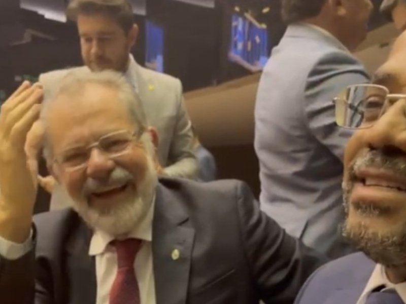 Imagem de Marcelo Nilo e Márcio Marinho zombam de indefinição sobre vice de Neto: “Vai ser chá revelação”
