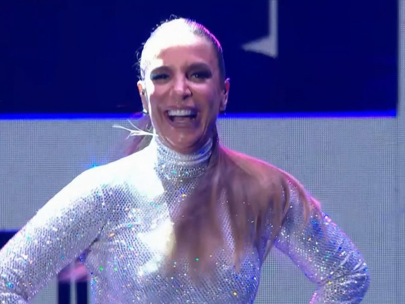 Imagem de Ao lado do filho, Ivete Sangalo comemora 50 anos com show em Juazeiro transmitido pela Salvador FM