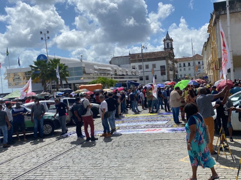 Imagem de Servidores municipais realizam protesto no Centro Histórico pedindo reajuste salarial
