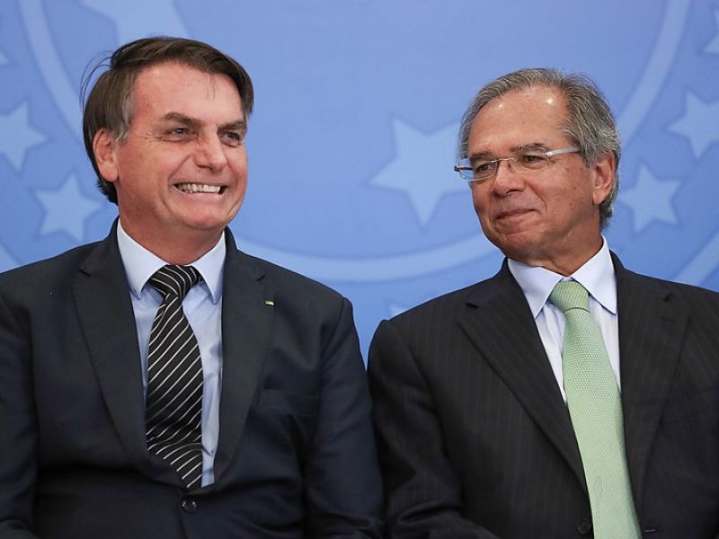 Imagem de Bolsonaro promete mater Paulo Guedes caso seja reeleito