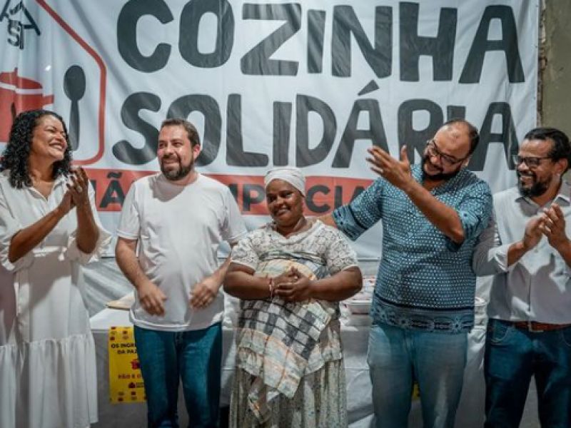 Imagem de Ao lado de Boulos, chapa do PSOL na Bahia participa da inauguração da Cozinha Solidária