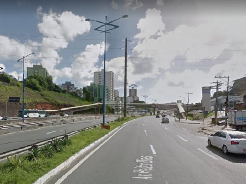 Imagem de Funcionário da Limpurb é baleado enquanto dirigia caminhonete na Baixa de Quintas