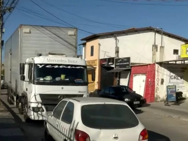 Imagem de Criminosos roubam caminhoneiro, levam veículo e carga avaliados em R$ 580 mil, na Bahia