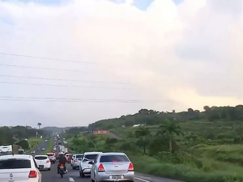 Imagem de Movimento de saída de Salvador é marcada por fluxo intenso nas estradas e rodovias 