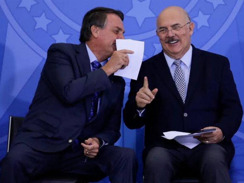 Imagem de Bolsonaro garante que ex-ministro será punido se for 'culpado' em esquema no MEC