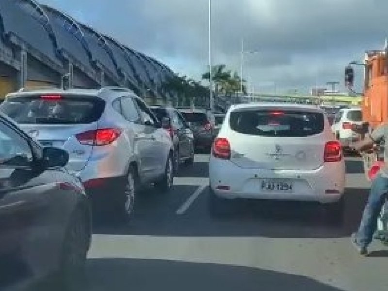 Imagem de Avenida Paralela registra trânsito lento devido a intensidade do fluxo de veículos; veja vídeo