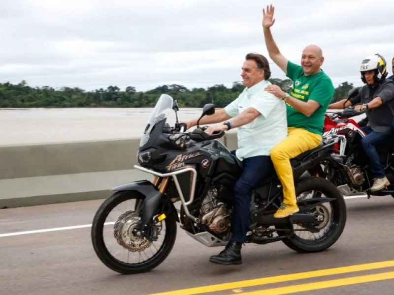 Imagem de  Chefe da Transalvador diz que Bolsonaro pode ser multado se descumprir lei em motociata