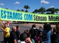 Imagem de  Palácio do Planalto: Manifestantes pró e contra Lula entram em choque