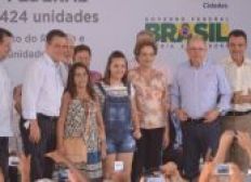 Imagem de Dilma entrega imóveis na Bahia ao som de 'não vai ter golpe'