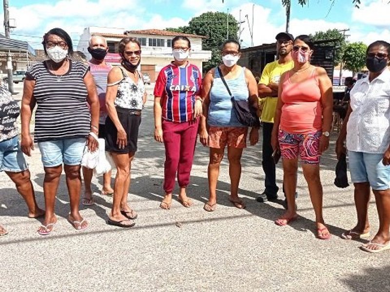 Imagem de Moradores protestam contra fechamento de agência dos Correios de distrito em Feira de Santana