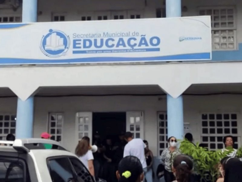 Imagem de Professores municipais de Serrinha mantém greve 