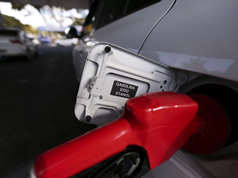 Imagem de Petrobras reduz preço de venda da gasolina para distribuidoras